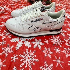 Reebok Classic White Mens size 9 women’s size 11; new